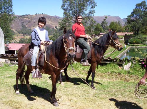 Fundo El Chocho, Cajamarca, Mateo y Marco cabalgando