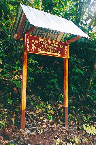 Letreros informativos en el sector San Alberto del Parque Nacional Yanachaga-Chemillén