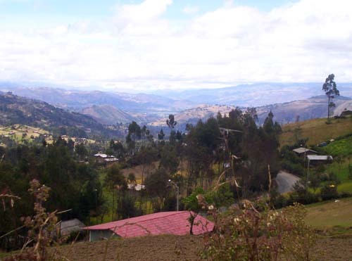 Vista a Cajamarca en el camino a la Granja Porcón